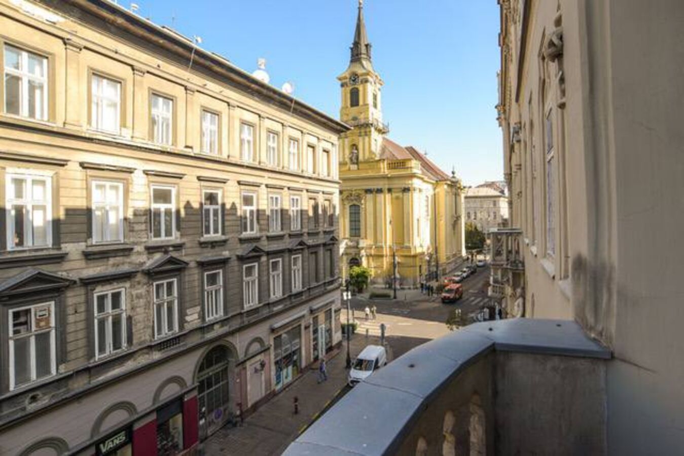 Király utca flat with church view